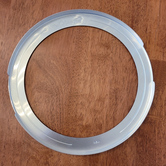 The Pampered Chef Pie Crust Shield - Picture 2 of 3